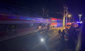 Suben a 21 los muertos por Descarrilamiento de dos trenes de alta velocidad en el sur de España