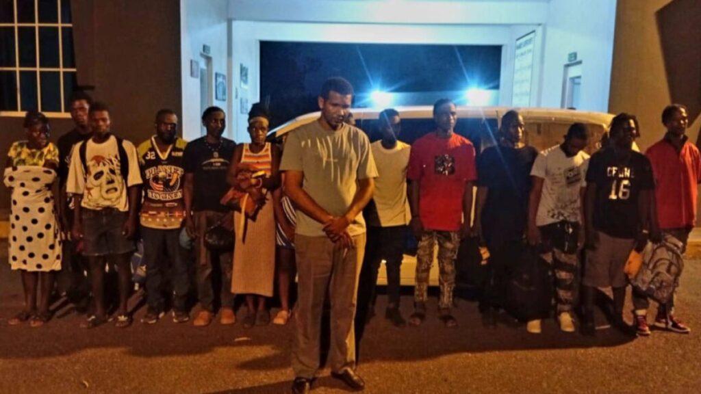 Detienen hombre que transportaba Haitianos ilegales en Sajoma