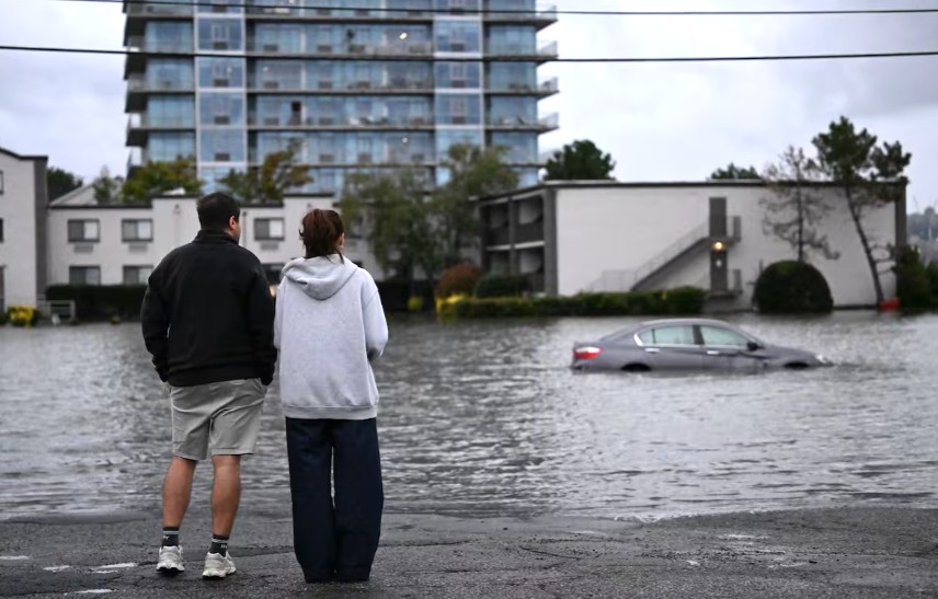 El agua inunda un negocio familiar de Nueva Jersey por primera vez desde el huracán Sandy
