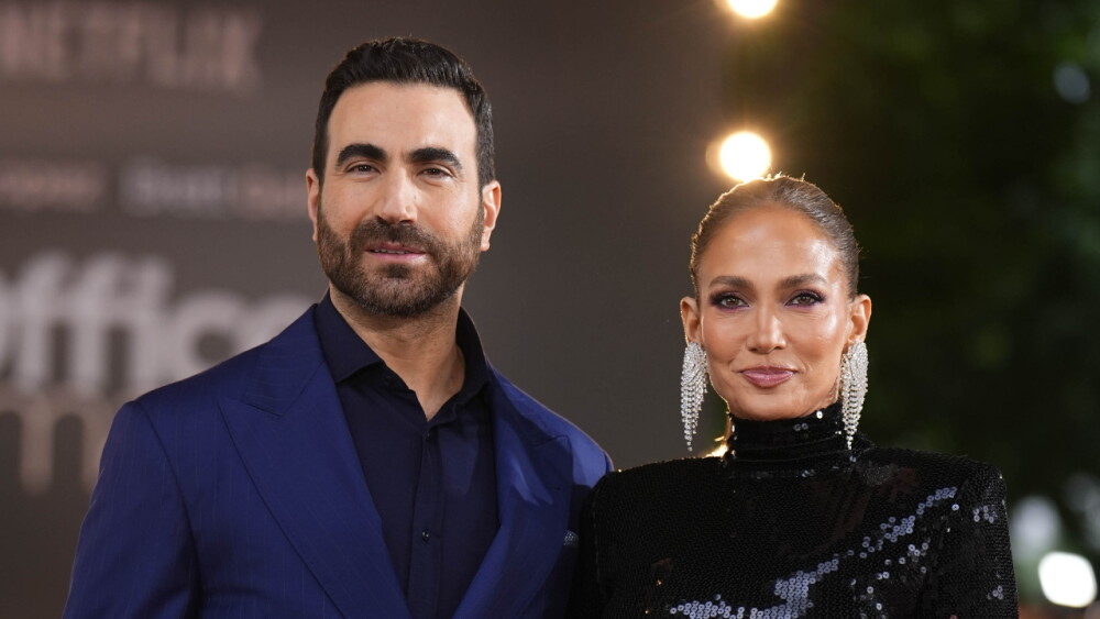 JLo estaría “saliendo” con Brett Goldstein